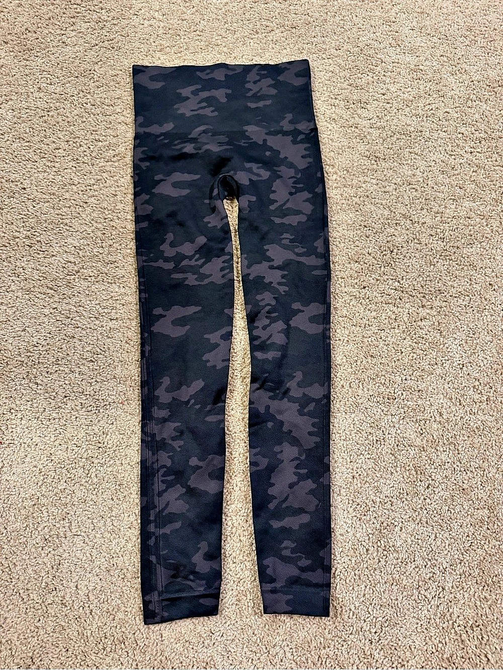 Spanx Look at Me Now Seamless Camo Leggings in Black & Gray